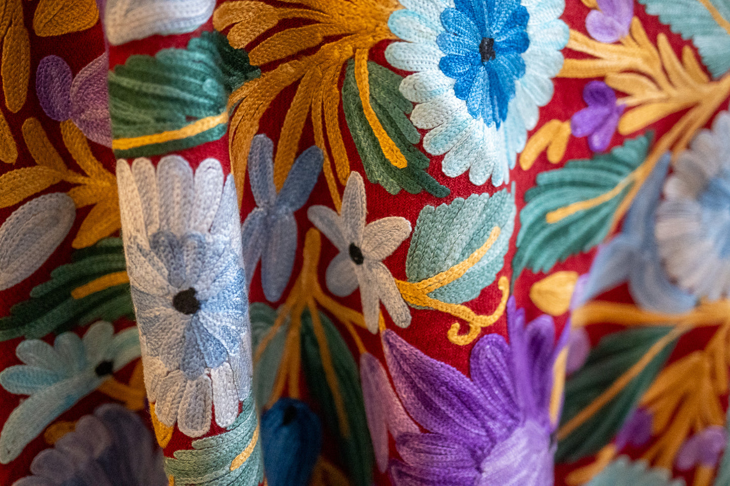 Châle en Laine à Motifs Traditionnels (Rouge et violet) – Fait en Inde