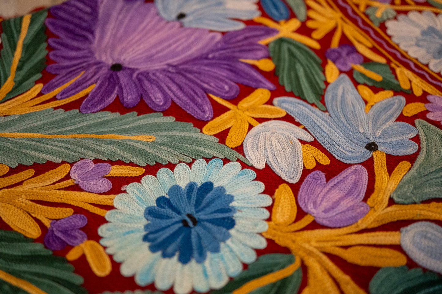 Châle en Laine à Motifs Traditionnels (Rouge et violet) – Fait en Inde