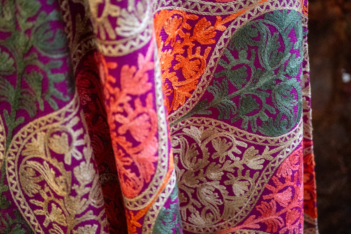 Châle en Laine à Motifs Traditionnels (Rouge et violet) – Fait en Inde